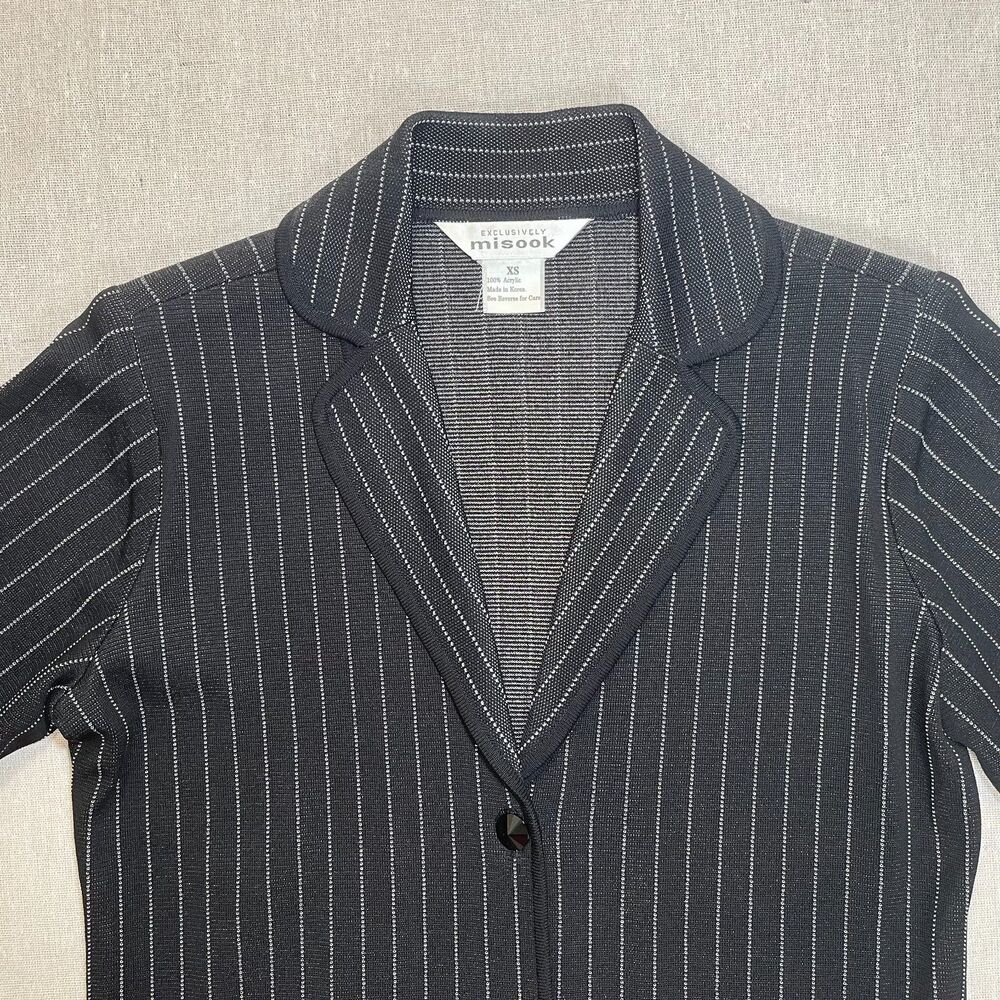 Exclusively Misook | Vintage Black & White Pinstripe Stretch Knit Blazer | XS - Picture 3 of 8